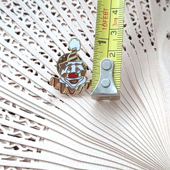 Clown Pin Super Cute - Picture 6 of 8